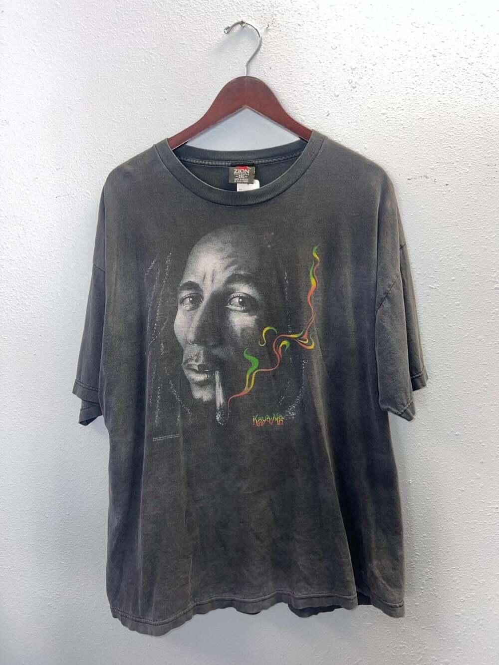 Vintage 2007 Bob Marley T Shirt 2XL Zion Rootswear Kaya Smoking Rasta Fade 0660⁠